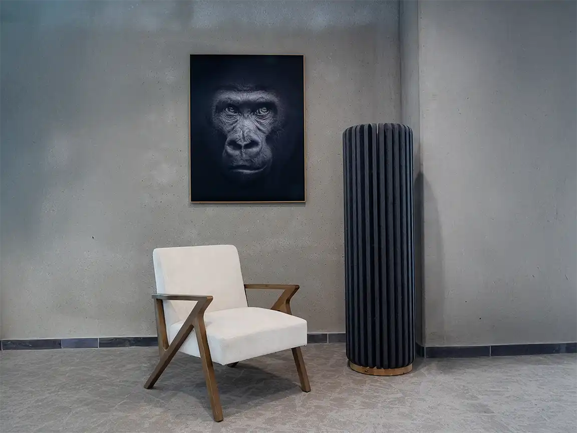 Recouvrez les murs d'œuvres d'art, de posters ou de tableaux acoustiques et de mousse